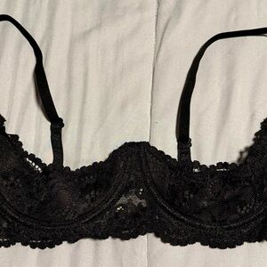 Black Lace Underwire Bralette - Women Intimates & Sleepwear.
Never worn.